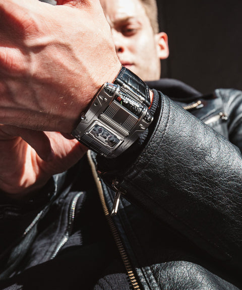 Discover the URWERK UR-111C Iron, featuring a linear time display, fibre optics, and raw steel construction. UR-LEGENDS certified with full warranty.