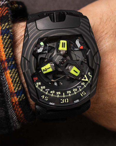 Discover the URWERK UR-220 Asimov — limited to just 15 pieces in CPT Carbon with Super-LumiNova® Grade X1 BL. Certified pre-owned by URWERK.